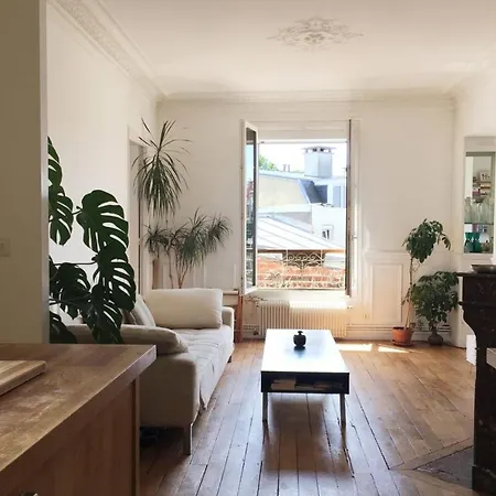 Beautiful Parisian Apt- Buttes-Chaumont Park *