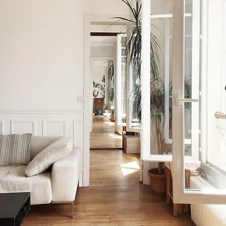 Apartment Beautiful Parisian Apt- Buttes-Chaumont Park *