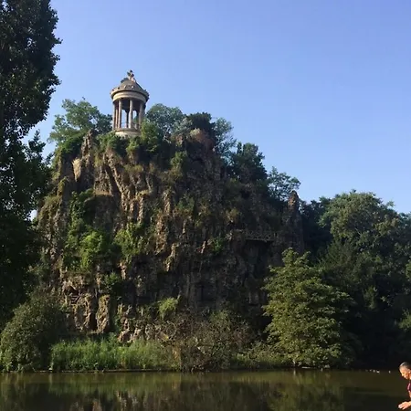 Beautiful Parisian Apt- Buttes-Chaumont Park Apartment *